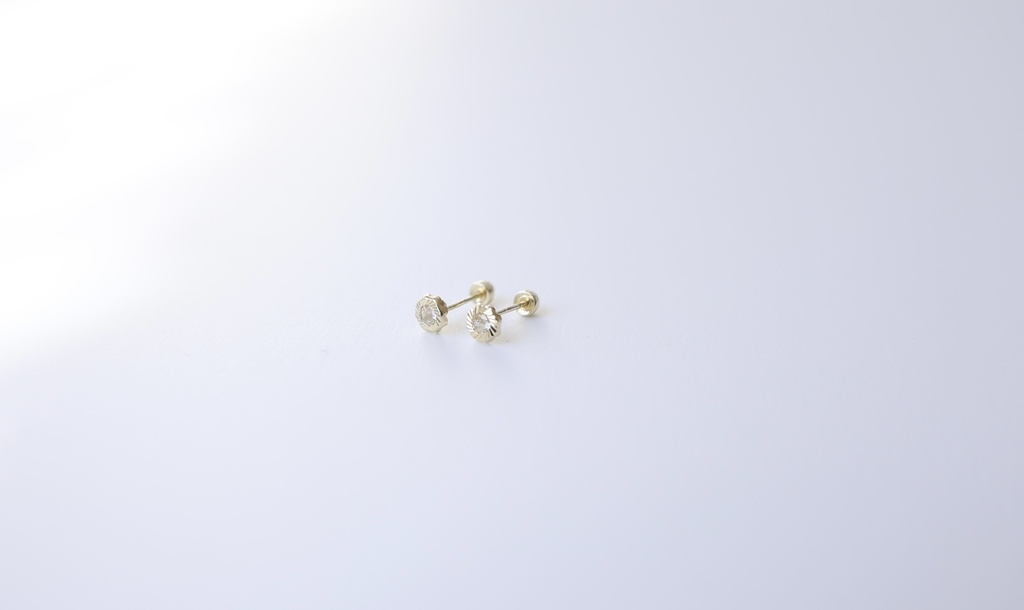 Broquel con Zirconia Oro 10K