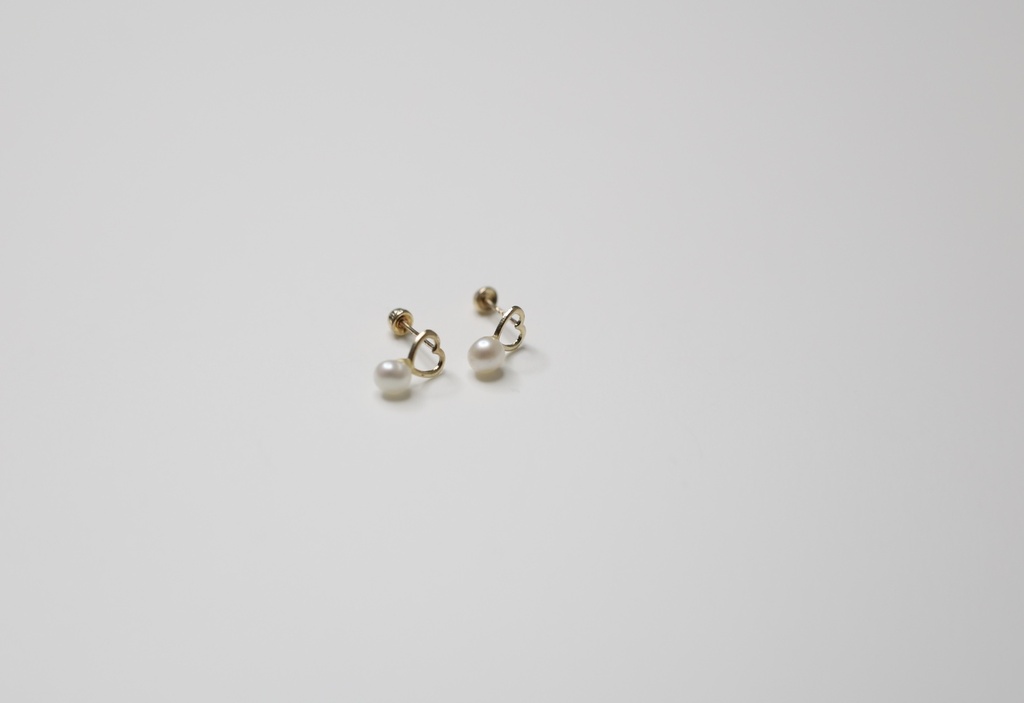 Broquel con Perla Oro 10K