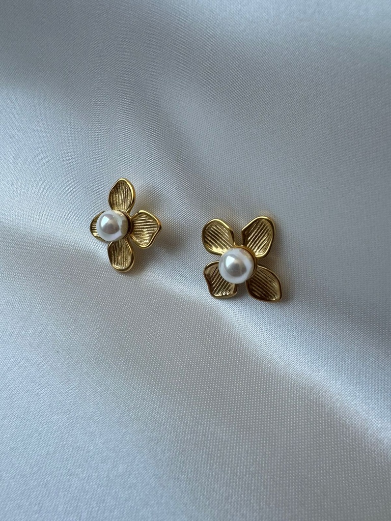 Aretes Flor con Perla 
