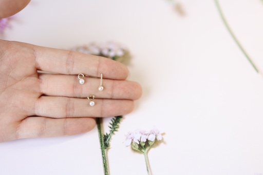 Broquel con Perla Oro 10K